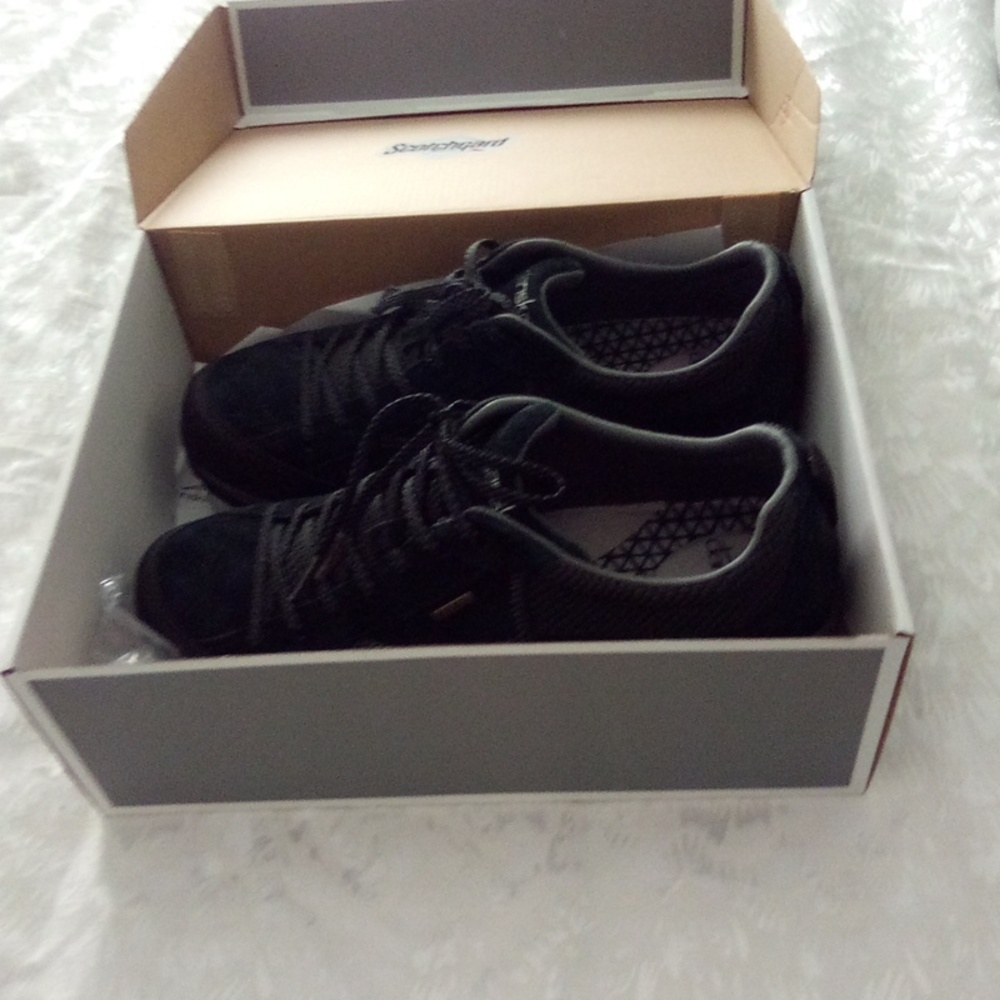 Shoes - Picture 5 of 6